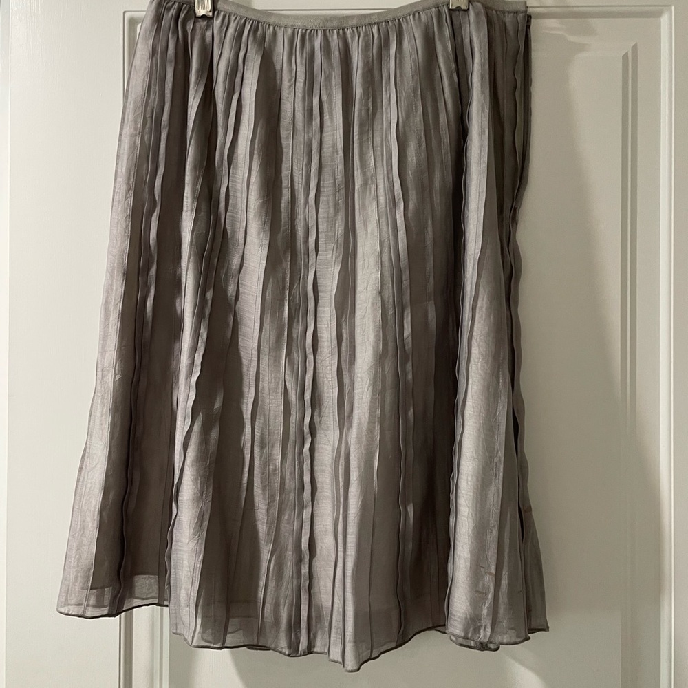 Nice & Zoe - detailed pleated skirt.